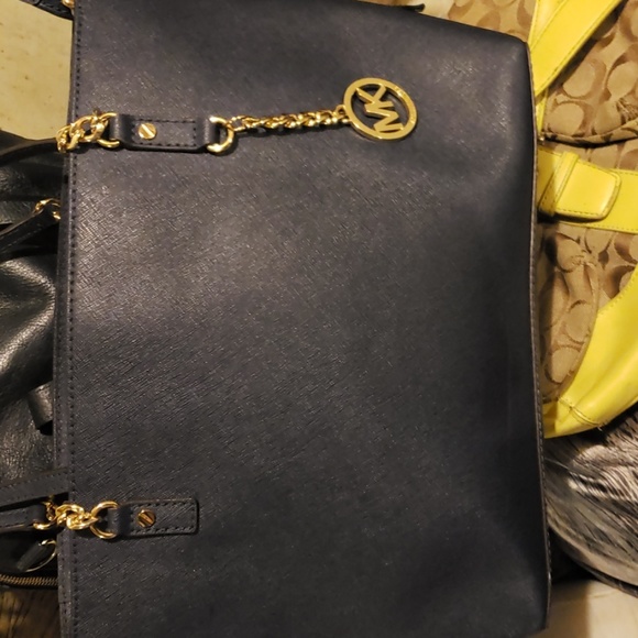 Purses - Picture 3 of 3